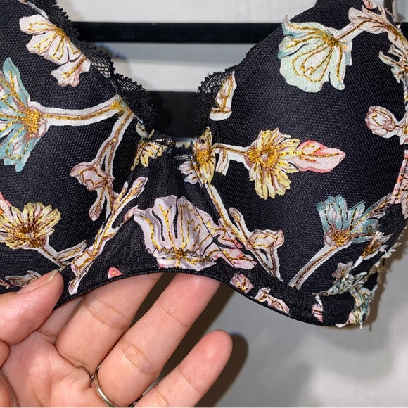 VICTORIA SECRET LIGHTLY LINED DEMI BRA - Picture 7 of 12